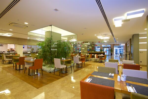 Ramada by Wyndham Istanbul Taksim – صورة 4